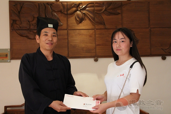 陕西省临潼明圣宫举行捐资助学贫困生活动-道音文化