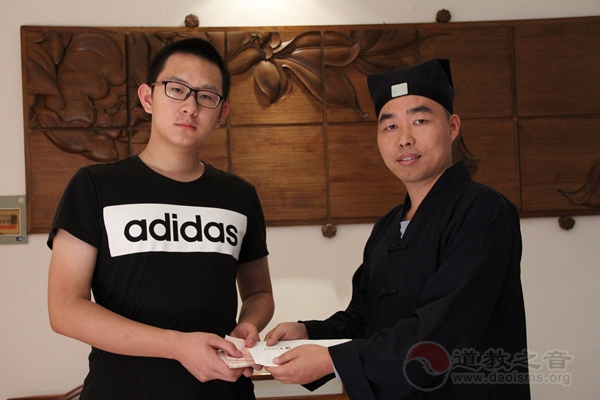 陕西省临潼明圣宫举行捐资助学贫困生活动-道音文化
