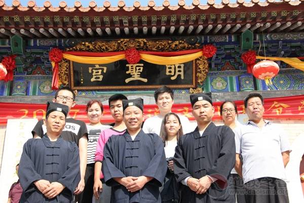 陕西省临潼明圣宫举行捐资助学贫困生活动-道音文化