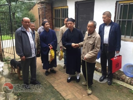 陕西西安八仙宫助力精准扶贫，慰问临潼贫困家庭