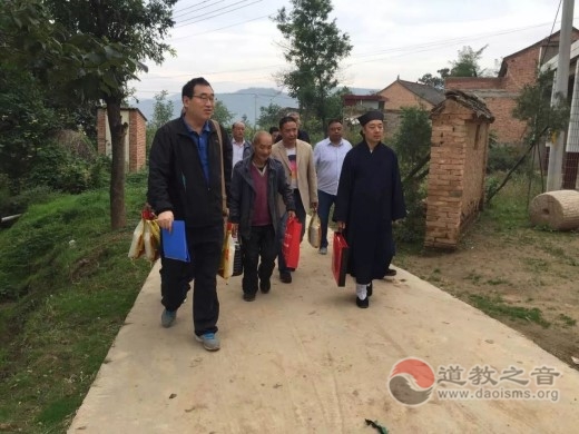 陕西西安八仙宫助力精准扶贫，慰问临潼贫困家庭