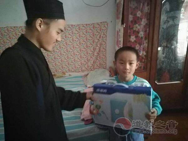 济南道协举行“北斗星爱心慈善行”捐资助学活动-道音文化