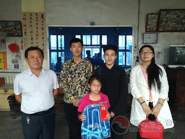 济南道协举行“北斗星爱心慈善行”捐资助学活动-道音文化