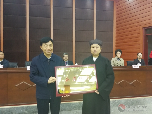 湖南省道教协会为贫困学生发放助学捐款-道音文化