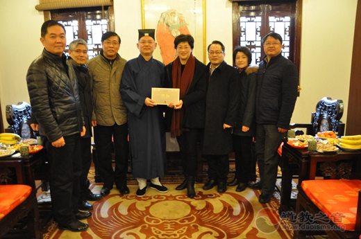 上海市市委常委、统战部部长施小琳向全市道教信众致以新春祝福