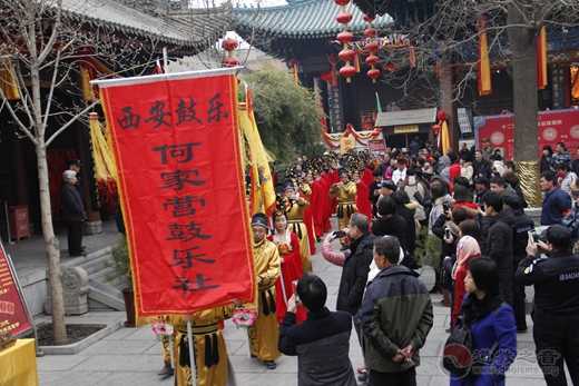 西安都城隍庙春节期间庙会活精彩纷呈 市民大加赞赏