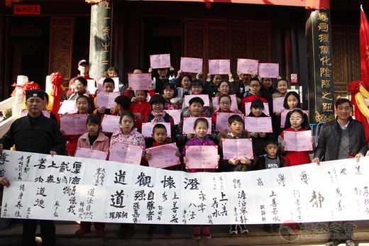 西安都城隍庙春节期间庙会活精彩纷呈 市民大加赞赏