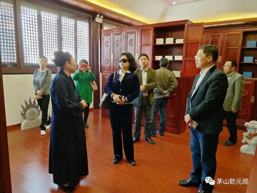 国家档案局《中国档案报》新闻部主任崔志华考察茅山乾元观档案工作