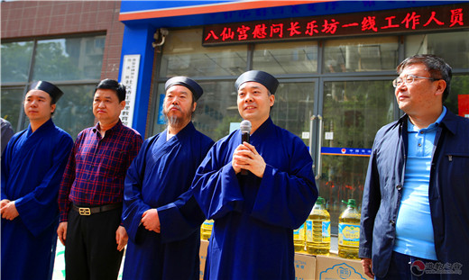 陕西西安八仙宫劳动节慰问一线环卫工人