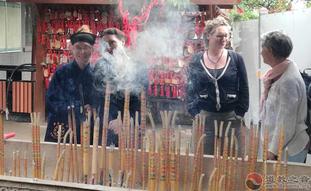 法国道协一行十人至人祖庙参访