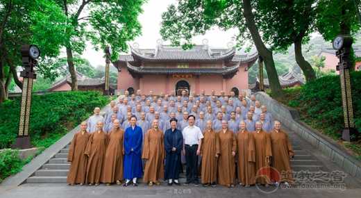 江苏尼众佛学院一行参访茅山乾元观