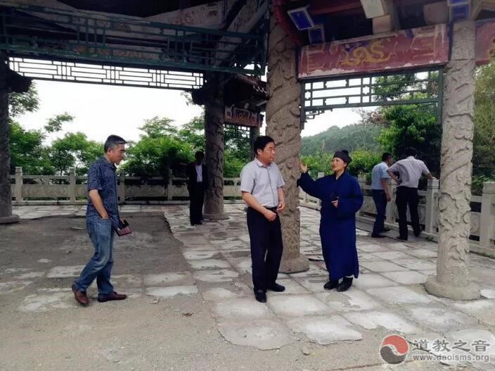 山东省荣成市民族宗教事务局王晓局长一行到圣水观开展调研工作