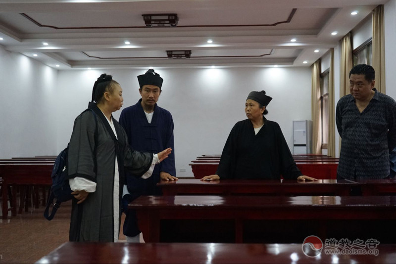 马高平道长一行在武汉与任宗权道长交流
