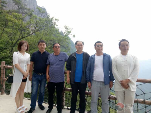 陕西省山阳县县委书记张国瑜一行视察山阳县天竺山道观