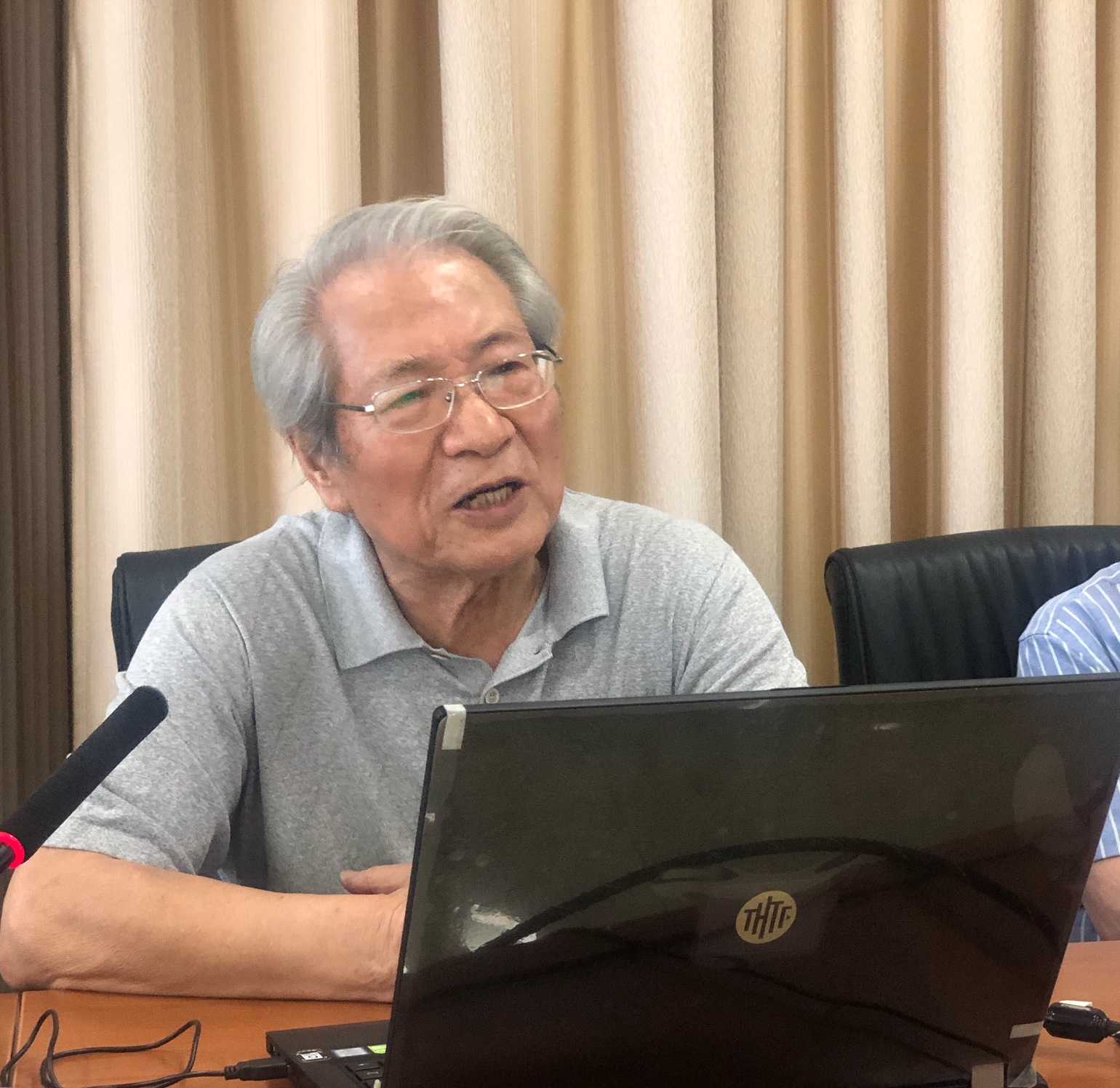 主讲人金宜久研究员