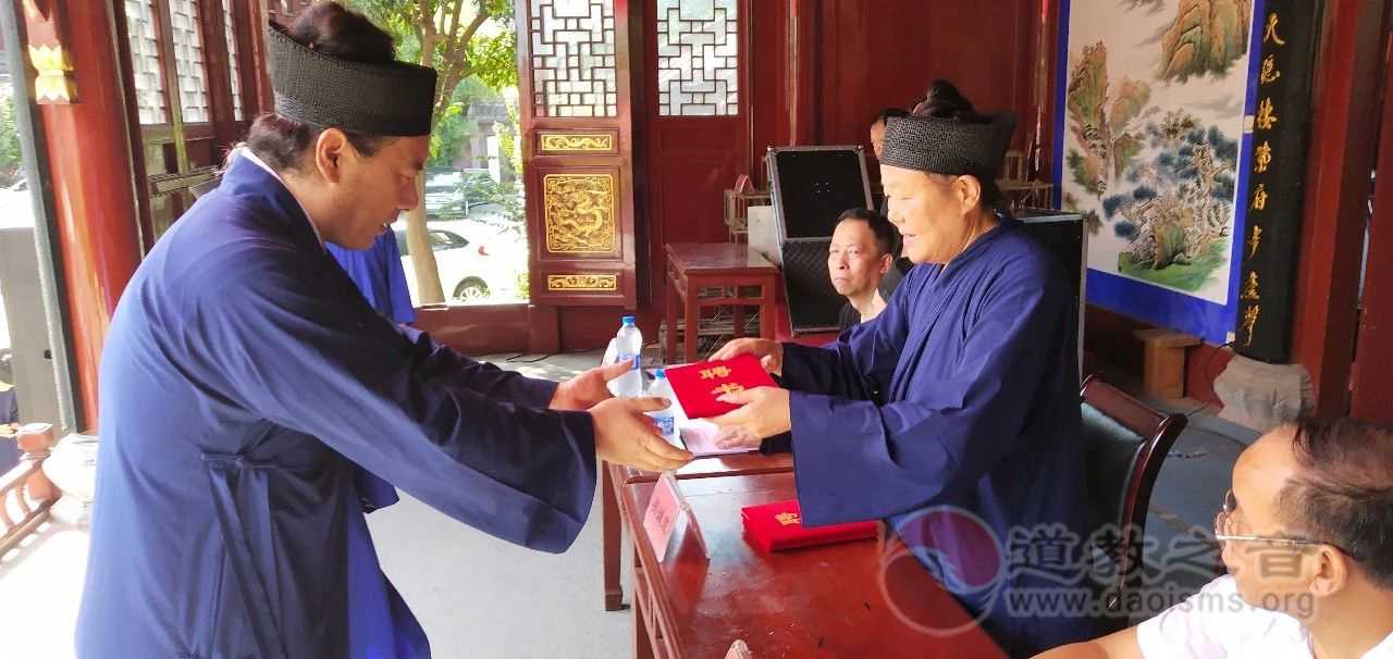 冠巾活动