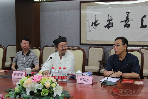 “行道立德，济世利人”——黄信阳会长在弘道济世爱心助学项目启动仪式上的讲话