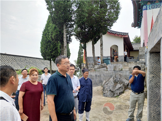 湖北省襄阳市委统战部副部长、市民宗局长刘路深入保康县道教活动场所调研