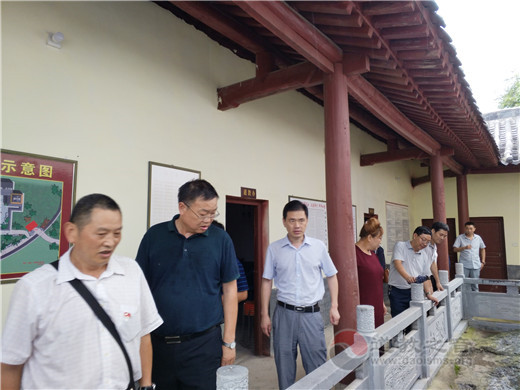 湖北省襄阳市委统战部副部长、市民宗局长刘路深入保康县道教活动场所调研