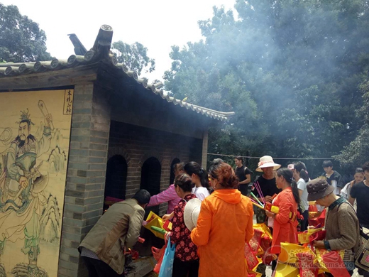 昆明经开区祭虫山三皇宫举办“虫王胜会”