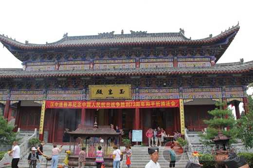 汉中市道教界隆重举行升国旗仪式暨纪念抗战胜利73周年和平祈祷法会