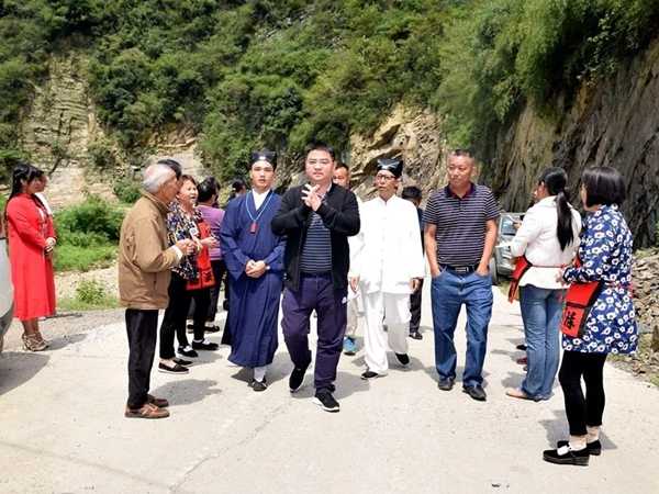 湖南省安化县道教协会隆重举行升国旗仪式