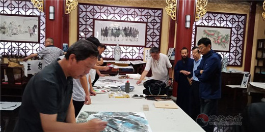 中国崂山道家书画院书画家张宗明代表三位参展画家致辞