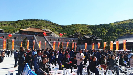山西大同浑源县首届农民丰收节在恒山三元宫开幕