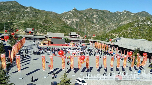 山西大同浑源县首届农民丰收节在恒山三元宫开幕