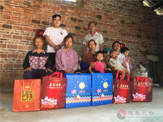 广西桂平市白石山三清观开展2018中秋节慰问孤寡贫困活动