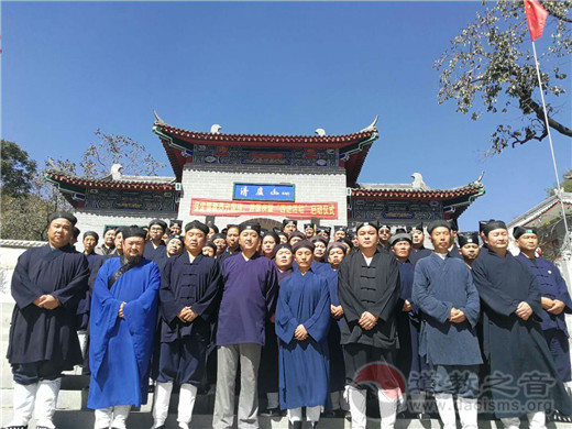 保定道教界升国旗、迎国庆暨“四进”活动启动仪式在河北唐县青虚山道场举行
