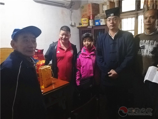 苏州玄妙观尚道慈爱功德会慰问社区老人