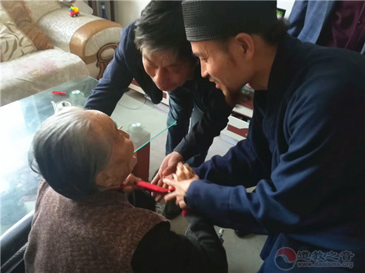 山东省济南清虚观开展重阳节敬老爱老慰问活动