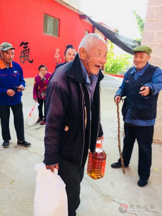 济南仲宫三元宫开展重阳节敬老爱老慰问活动