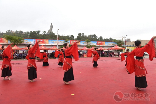 广东陆丰千余民众秋雨潇潇纪念妈祖飞升