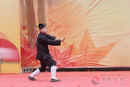 首届刘一明文化研讨会与会嘉宾参访道教圣地栖云山