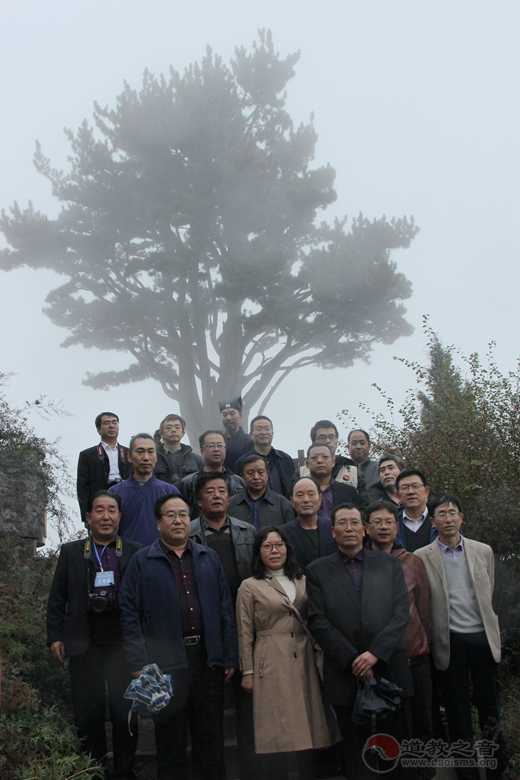 首届刘一明文化研讨会与会嘉宾参访道教圣地栖云山