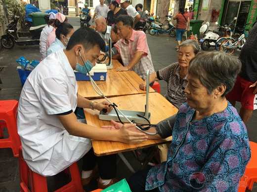 西关内关帝庙举行戊戌年重阳敬老义诊活动-道音文化