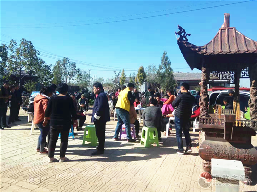 山东省临清市皇殿岗玉皇庙“爱心助老团”为周边百姓治病