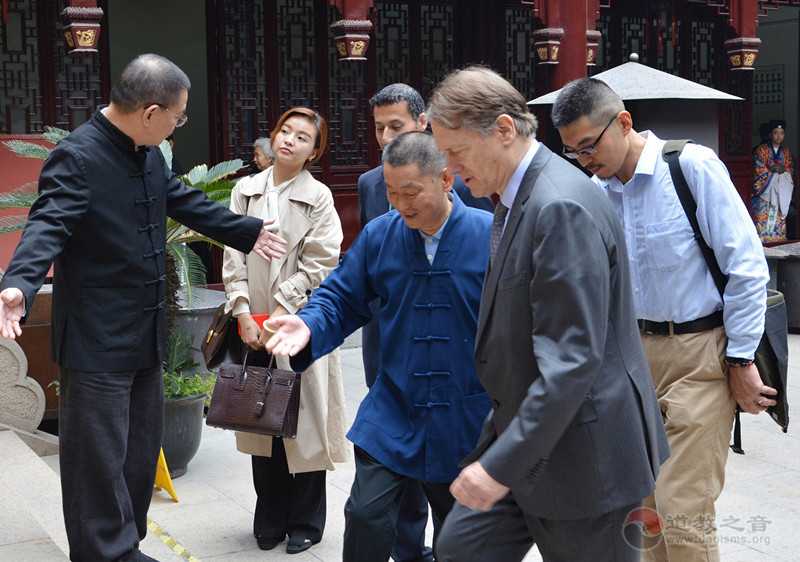 英国菲利普亲王代表布莱恩先生一行参访上海白云观-道音文化