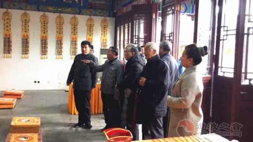 徐州市道文化中心“暖送环卫工、爱心书‘三节’”