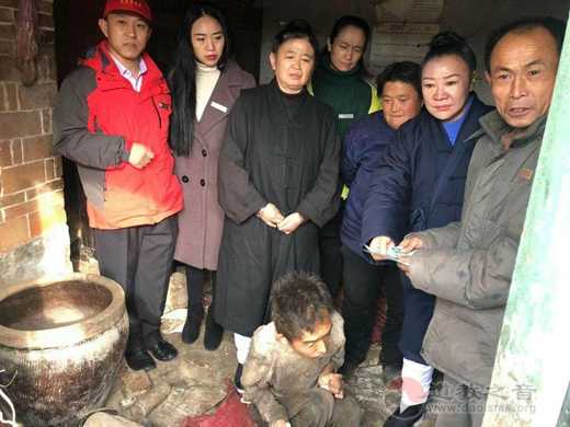 聊城市慈善义工协会联同临清玉皇庙对口开展扶危助困爱心捐赠