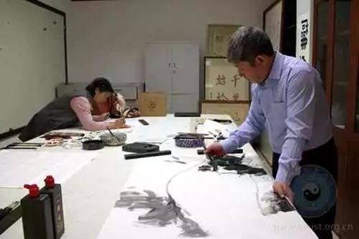 丹青溢彩 翰墨飘香——中国道教协会道家书画院举办书画笔