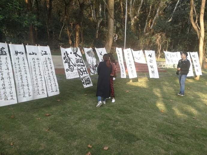 “东湖道教界纪念改革开放四十周年书画笔会”活动在武汉大道观举行。
