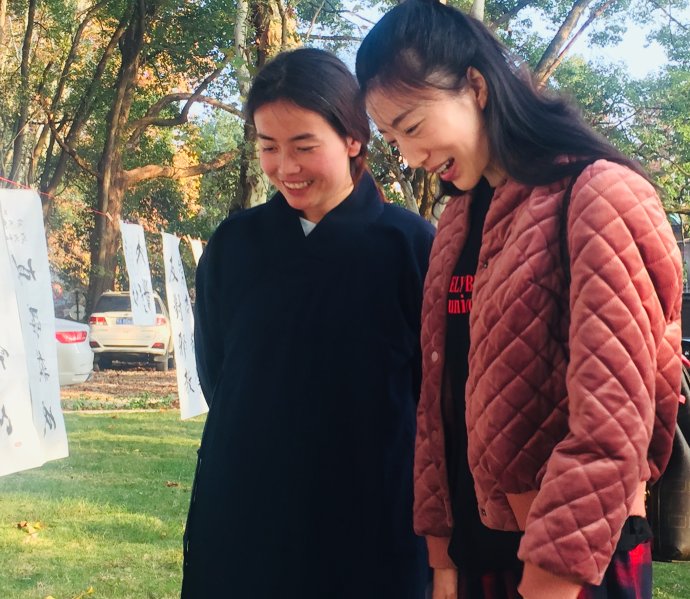 “东湖道教界纪念改革开放四十周年书画笔会”活动在武汉大道观举行。