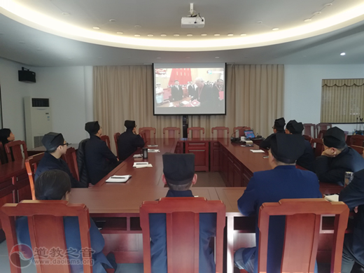 苏州玄妙观道职员工收看“庆祝改革开放40周年大会”
