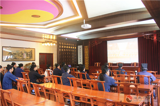 广州纯阳观全体道众观看庆祝改革开放四十周年大会直播