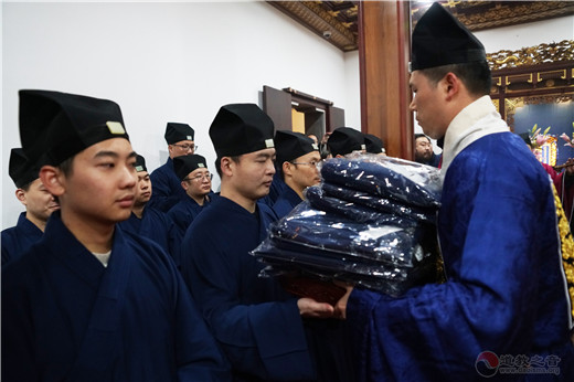 上海城隍庙举行“披度拜师”活动