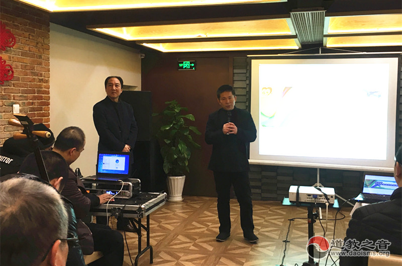 苏州城隍庙年终慰问眼障残疾人士