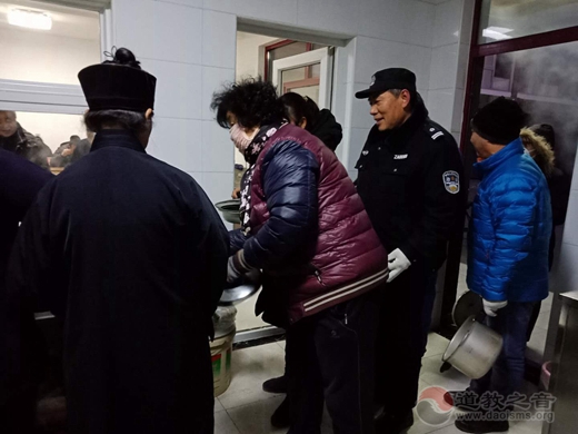 北京佑民观腊八节免费施粥活动
